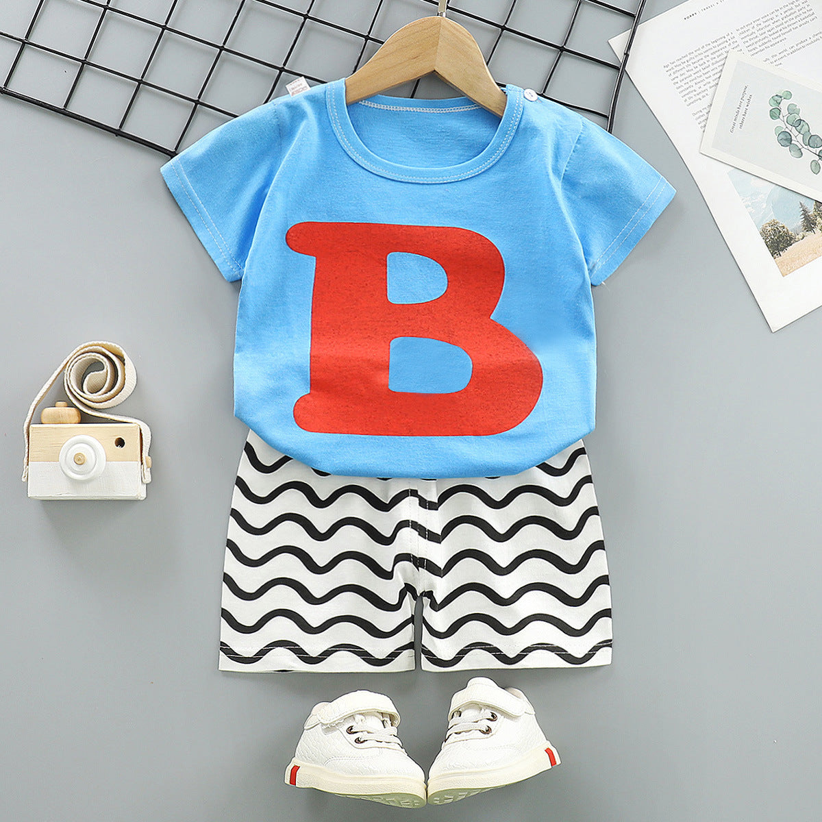 Short sleeved shorts suit