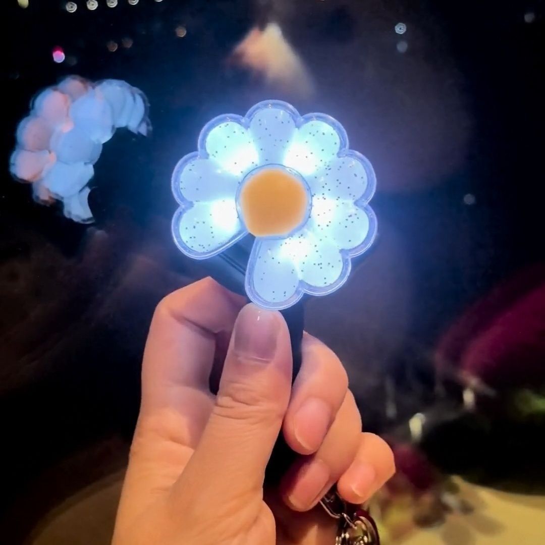 Daisy keychain GD gift pendant bag hanging decoration keychain peripheral gifts