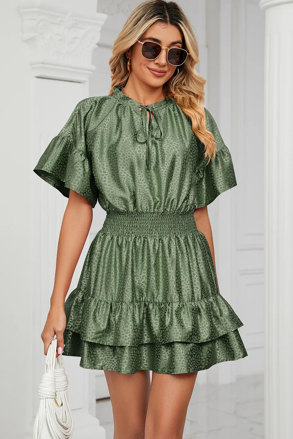 Solid color waist cinching loose V-neck lotus leaf dress for women